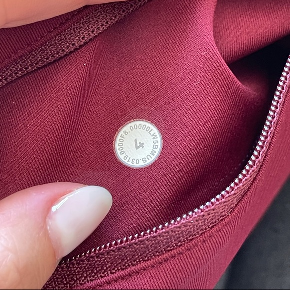 Lululemon Speed Up *Nulux 28’ Seam Size 4 - Picture 4 of 4